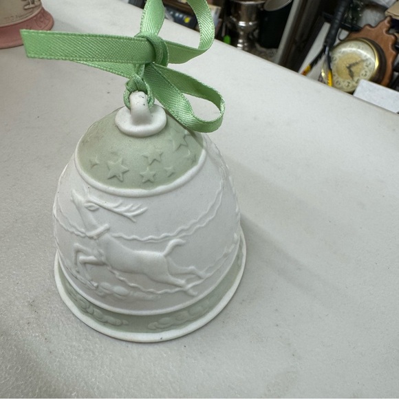 Lladro Christmas Bell Ornament 1988 Vintage White & Green Signed - Picture 4 of 12